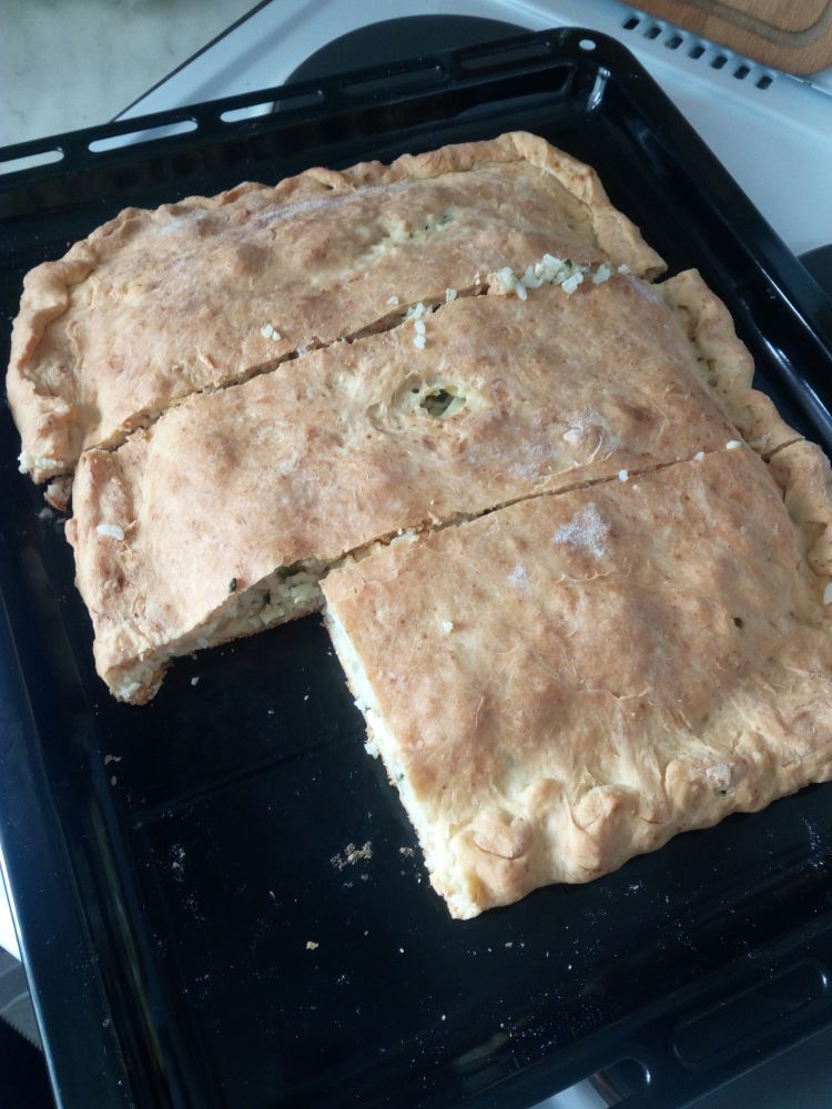 Пирог с рисом и рыбными консервами