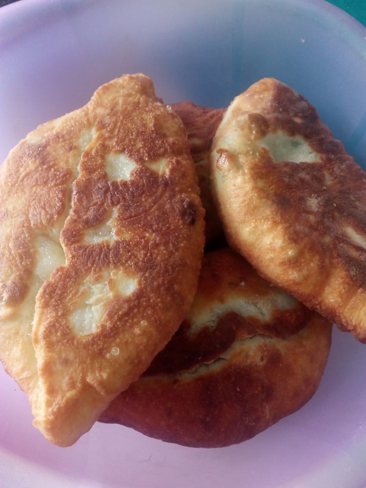 Пирожки с яйцом и зеленым луком