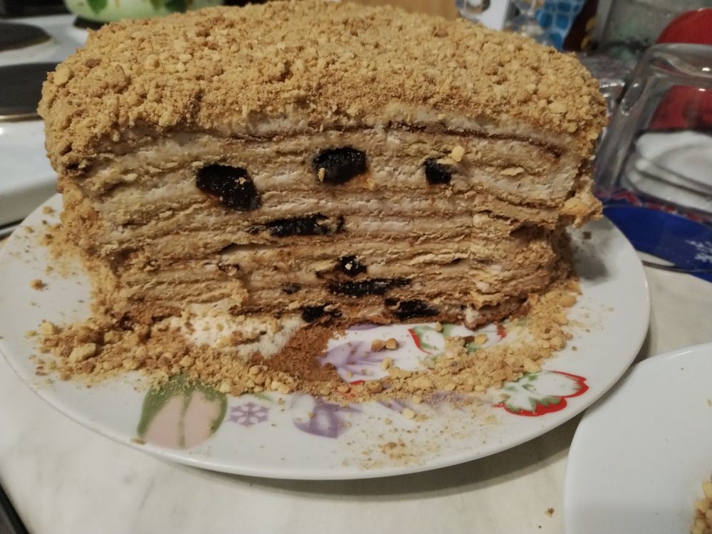 МЕДОВИК с черносливом и грецкими орехами