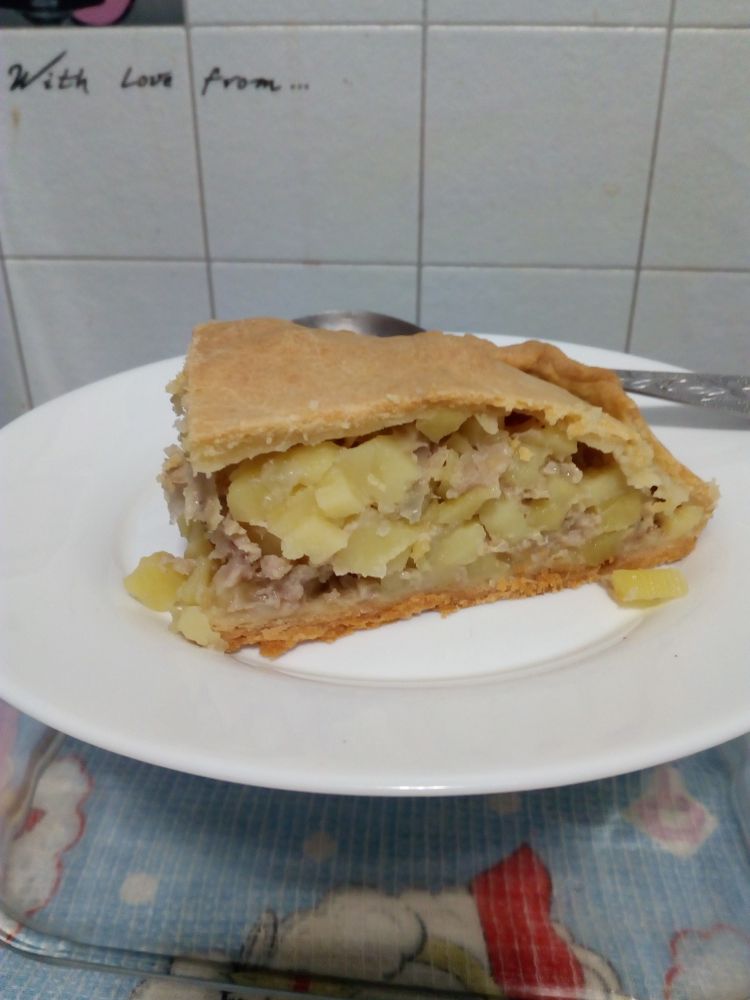 Пирог с фаршем и картофелем