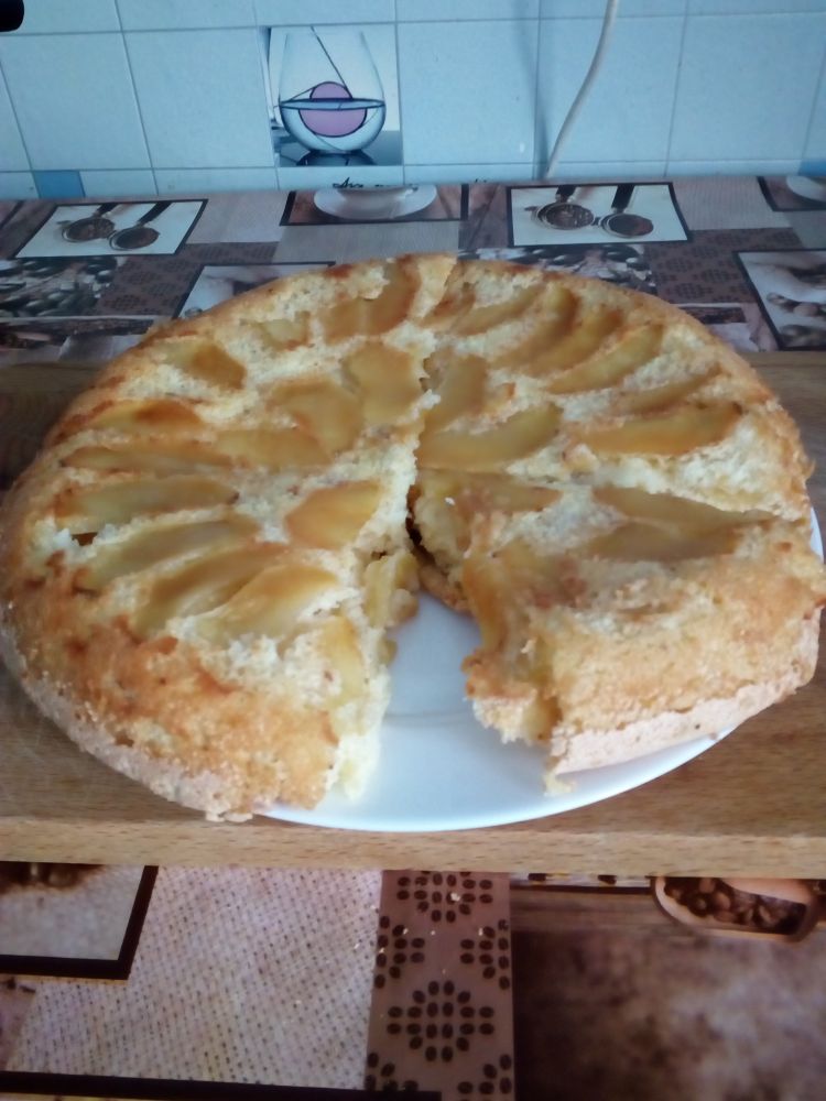 Шарлотка с яблоками